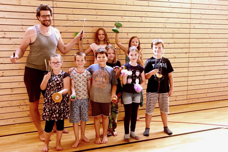Diabolo & Jonglage in der Firedrich-Adolf-Richter-Schule
